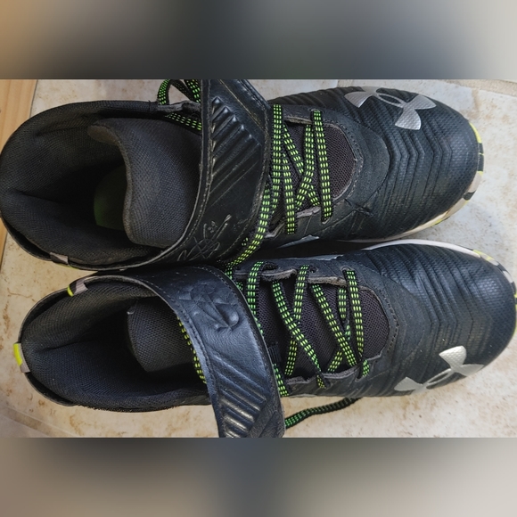 Under Armour boys baseball cleats - Picture 3 of 3